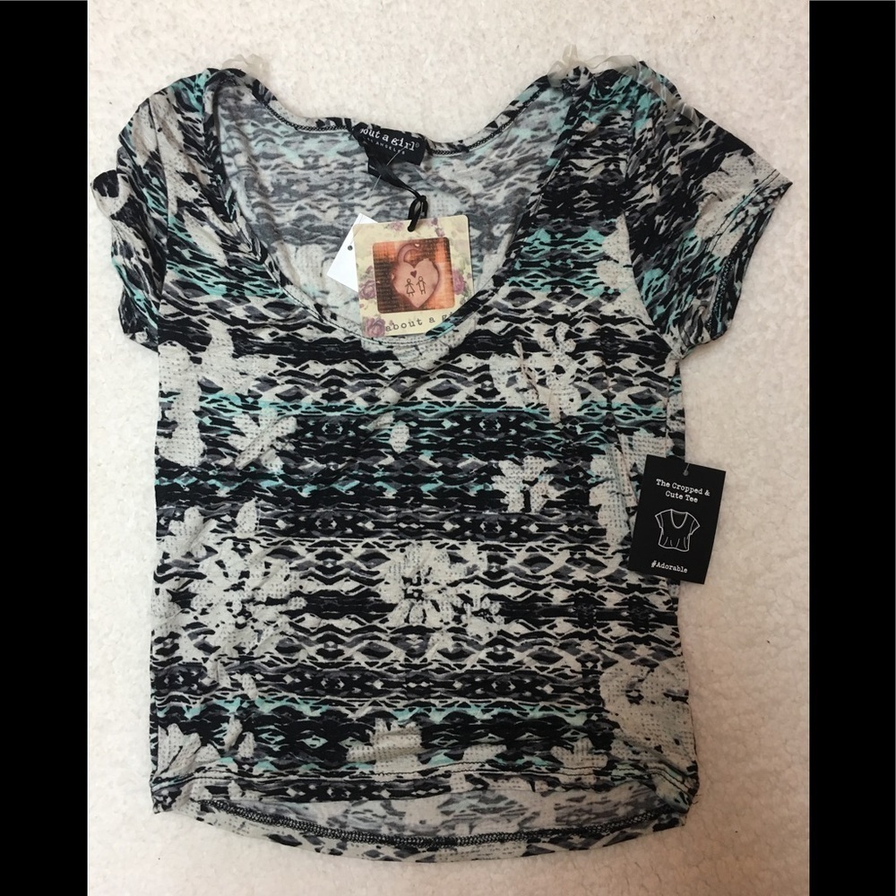 About a girl scoop neck crop top‎